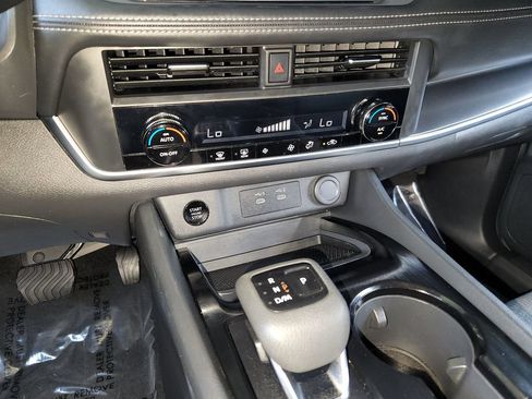 Used 2025 Nissan Rogue SV FWD image 21