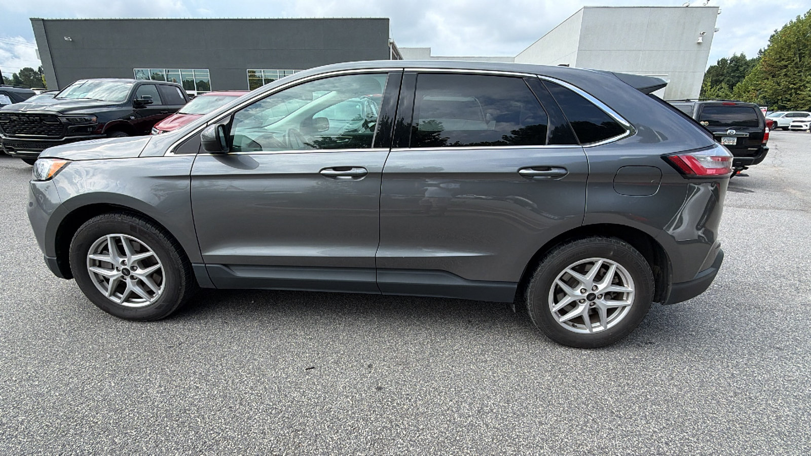 Used 2024 Ford Edge SEL AWD/4WD image 11