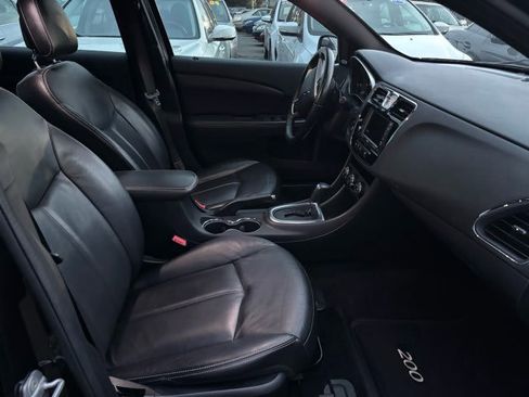 Used 2011 Chrysler 200 Limited FWD image 11