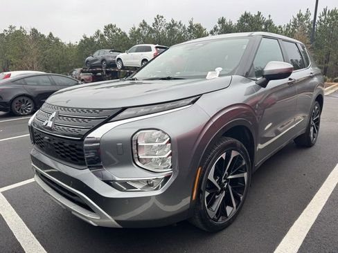 Used 2024 Mitsubishi Outlander AWD image 1