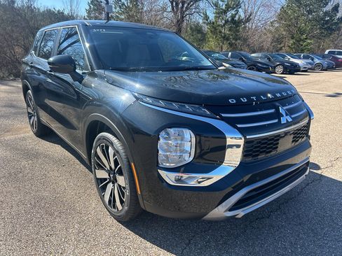 New 2026 Mitsubishi Outlander SE AWD/4WD image 3