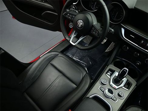 Used 2022 Alfa Romeo Stelvio Ti image 9