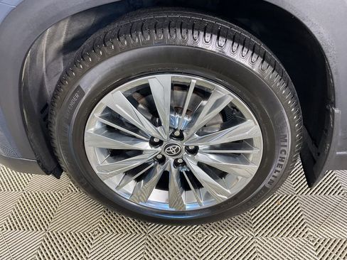 Used 2024 Toyota Grand Highlander Platinum image 5