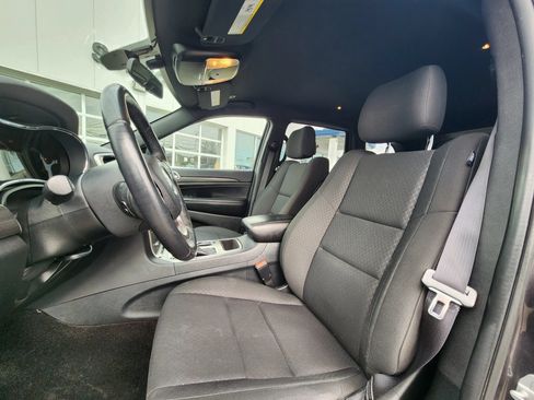 Used 2018 Jeep Grand Cherokee Laredo AWD/4WD image 7