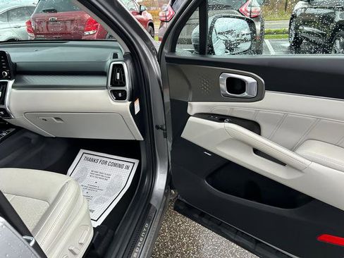 Certified 2023 Kia Sorento SX Prestige w/ Panoramic Sunroof Package image 30