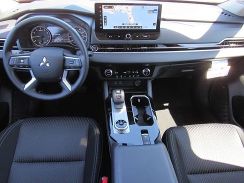 New 2026 Mitsubishi Outlander ES image 15