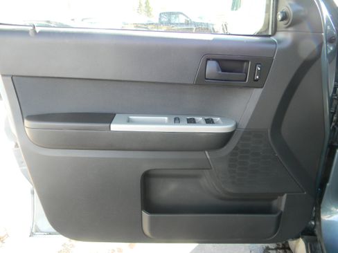 Used 2011 Ford Escape XLT image 10