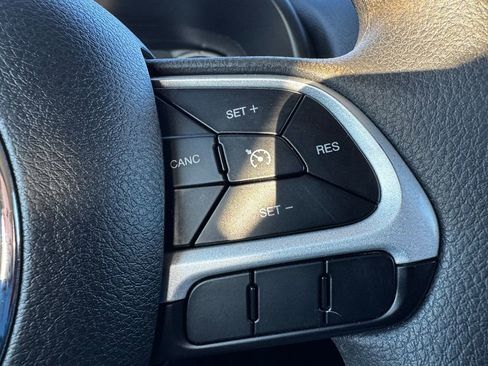 Used 2021 Jeep Renegade Sport image 27