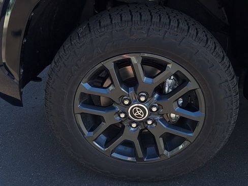 Used 2022 Toyota Tundra Platinum AWD/4WD image 38