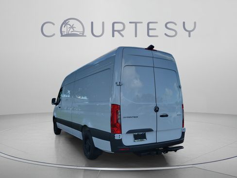 Used 2026 Mercedes-Benz Sprinter 2500 image 3