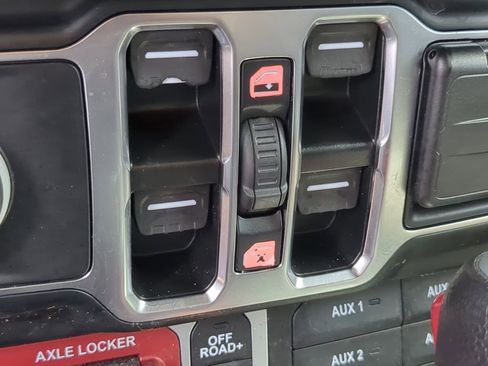 Used 2024 Jeep Wrangler Unlimited Sport AWD/4WD image 18