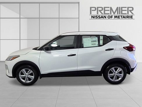 New 2025 Nissan Kicks Play S image 2