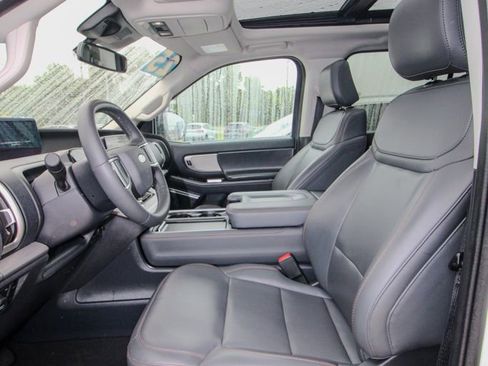 Used 2025 Ford Expedition Active AWD/4WD image 15