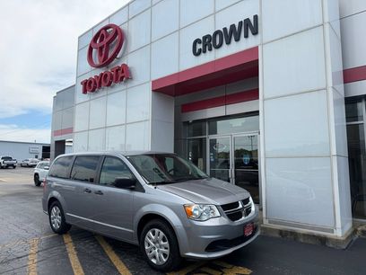 Used 2019 Dodge Grand Caravan SE w/ UConnect Hands-Free Group
