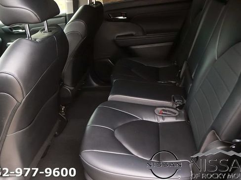 Used 2023 Toyota Highlander XLE FWD image 15