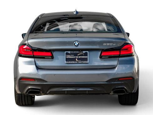 Used 2022 BMW 530e w/ M Sport Package RWD image 9