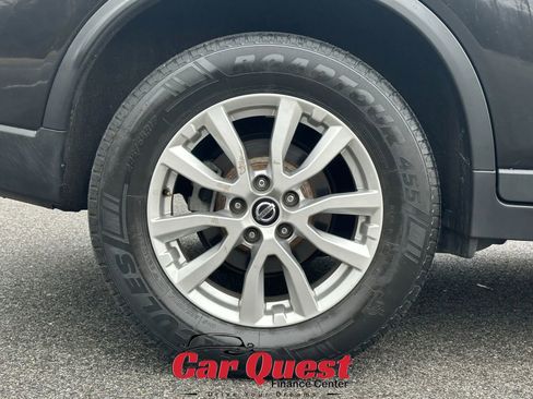 Used 2020 Nissan Rogue SV image 41