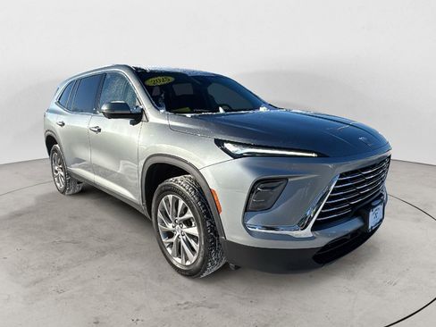 Used 2025 Buick Enclave Preferred image 1