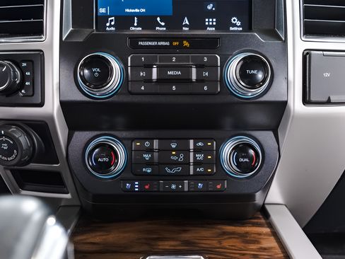 Used 2019 Ford F150 Lariat w/ Equipment Group 502A Luxury AWD/4WD image 16