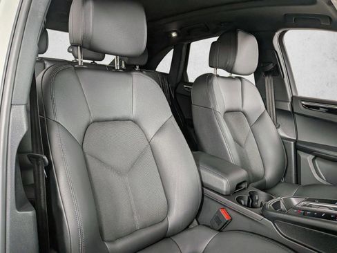 Certified 2022 Porsche Macan AWD/4WD image 24