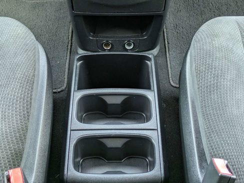 Used 2018 Dodge Grand Caravan SE FWD image 18