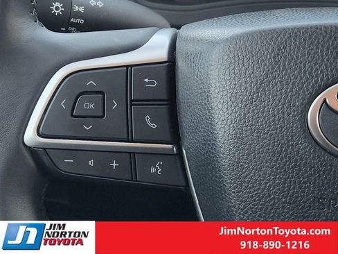 Used 2025 Toyota Grand Highlander AWD image 30