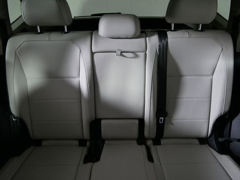 Used 2018 Volkswagen Tiguan SEL image 13