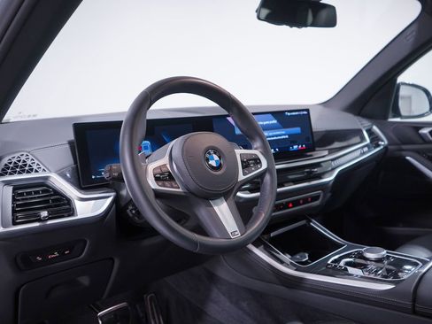 Used 2025 BMW X5 sDrive40i w/ M Sport Package RWD image 6