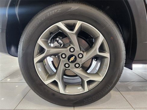 Certified 2025 Chevrolet Trax LT w/ Driver Confidence Package image 20