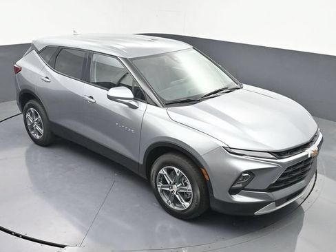 Used 2025 Chevrolet Blazer LT FWD image 38