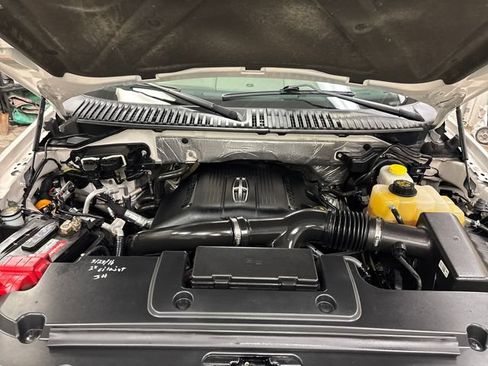 Used 2016 Lincoln Navigator Select AWD/4WD image 21