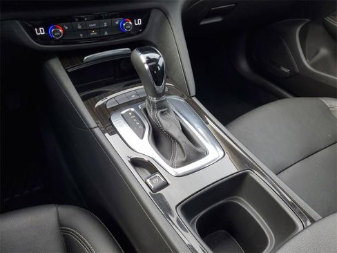 Used 2018 Buick Regal Essence w/ Driver Confidence Package #1 image 32