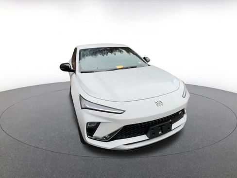 Used 2025 Buick Envista Sport Touring image 3