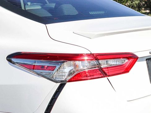 Used 2019 Toyota Camry SE image 7