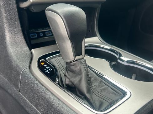 Used 2018 Jeep Grand Cherokee Altitude AWD/4WD image 22