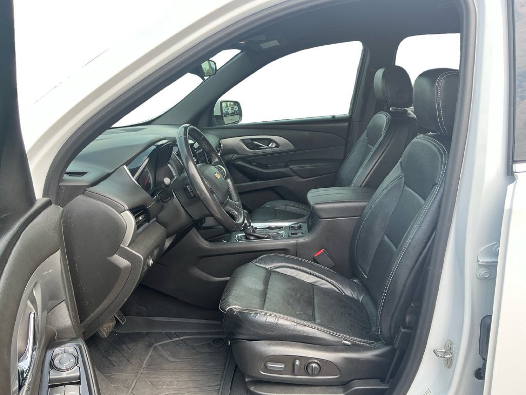 Used 2022 Chevrolet Traverse LT FWD image 14