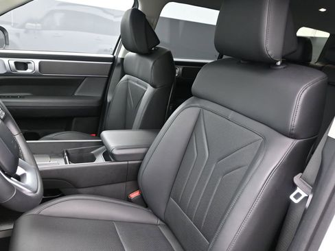 Certified 2025 Hyundai Santa Fe SEL image 12