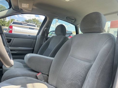 Used 2004 Ford Taurus SE FWD image 13