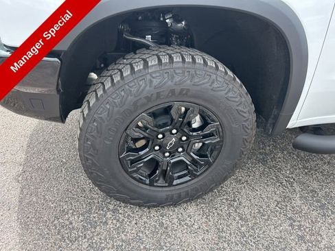 Used 2025 Chevrolet Silverado 1500 ZR2 w/ Technology Package AWD/4WD image 10