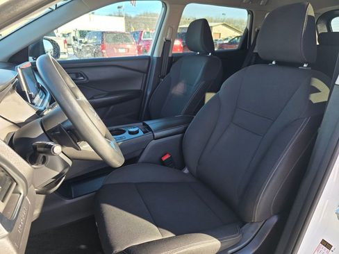 Used 2024 Nissan Rogue S image 17