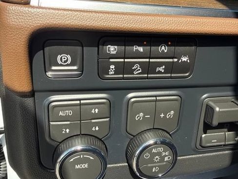 Used 2026 Chevrolet Tahoe High Country w/ Sun And Tow Package AWD/4WD image 17