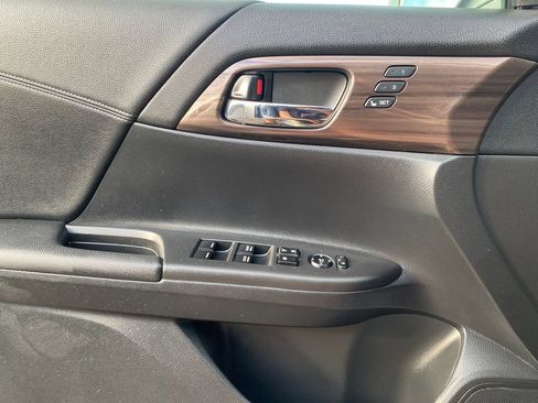 Used 2017 Honda Accord EX-L image 31