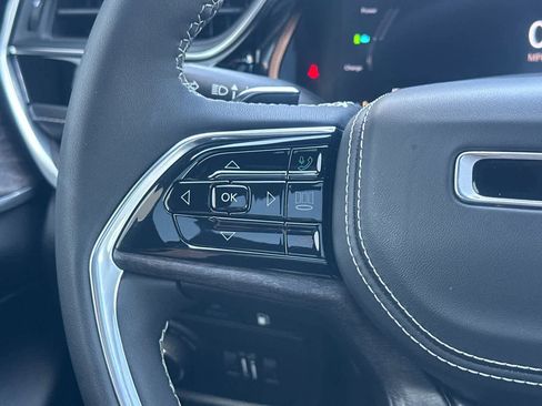 Certified 2022 Jeep Grand Cherokee Overland w/ MOPAR Finishing Package AWD/4WD image 27