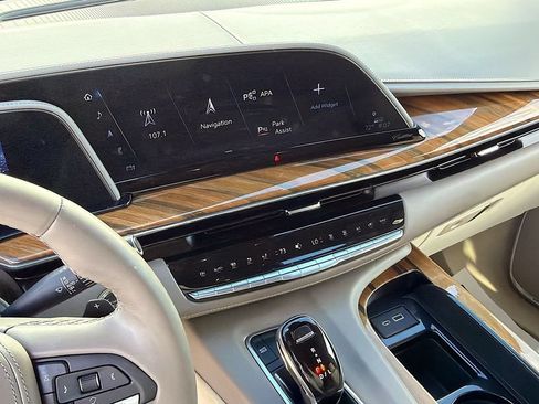 Used 2022 Cadillac Escalade Sport Platinum w/ Heavy-Duty Trailer Package AWD/4WD image 30