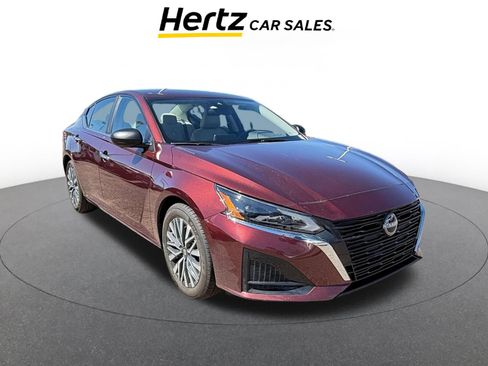 Used 2025 Nissan Altima 2.5 SV image 1