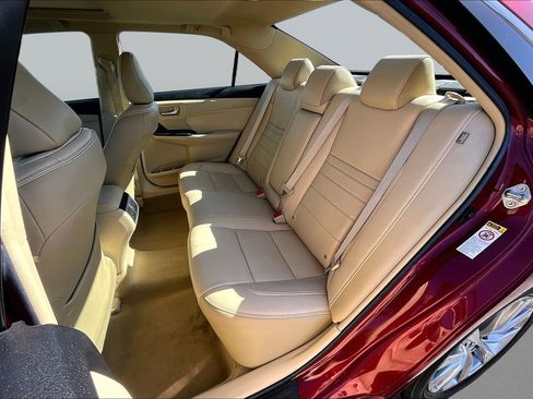 Used 2017 Toyota Camry XLE w/ Moonroof Package FWD image 24