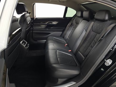 Used 2020 BMW 745e xDrive image 39