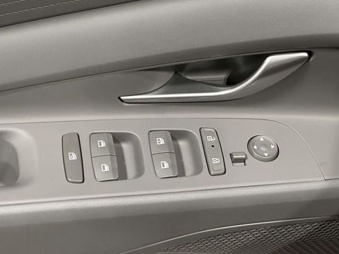 Used 2024 Hyundai Elantra SEL image 14