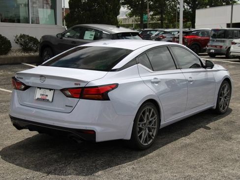 Certified 2024 Nissan Altima 2.0 SR FWD image 9