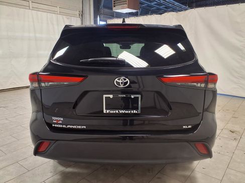 Used 2023 Toyota Highlander XLE image 8